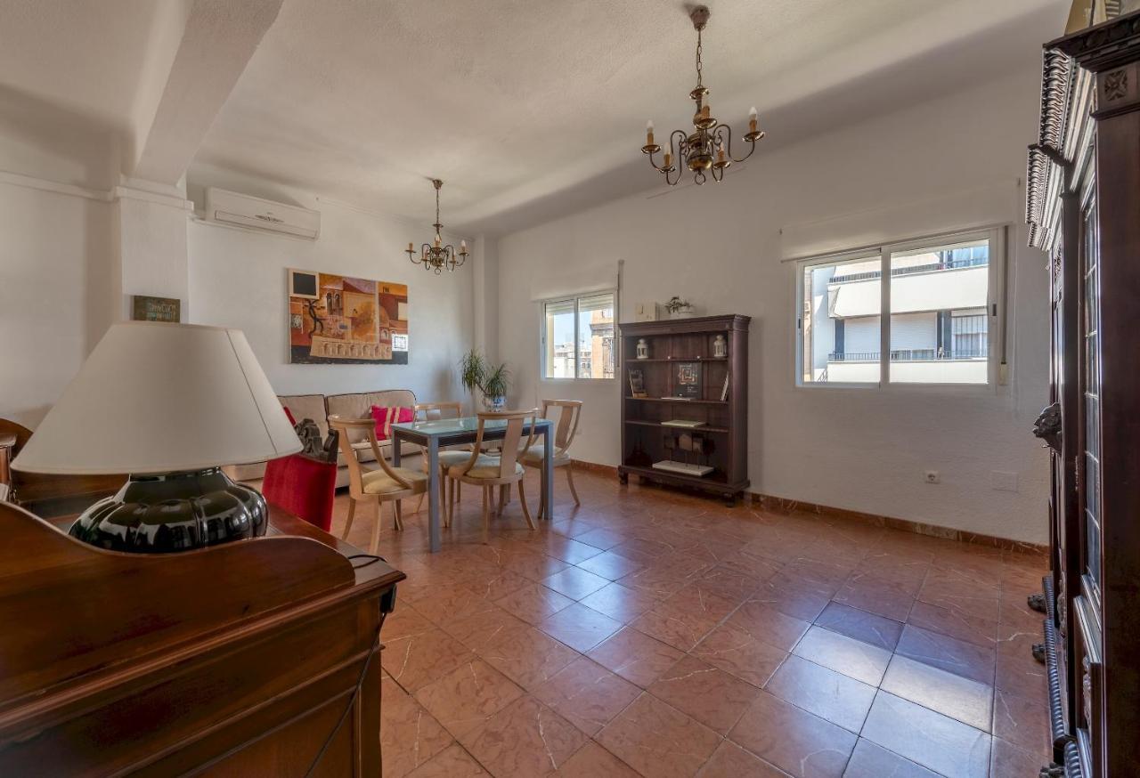 Wide And Traditional- 2Bd 1Bth- Gavidia Sevilla Exterior foto